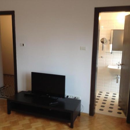 Central Studio Across From Intercontinental Bucharest Luaran gambar