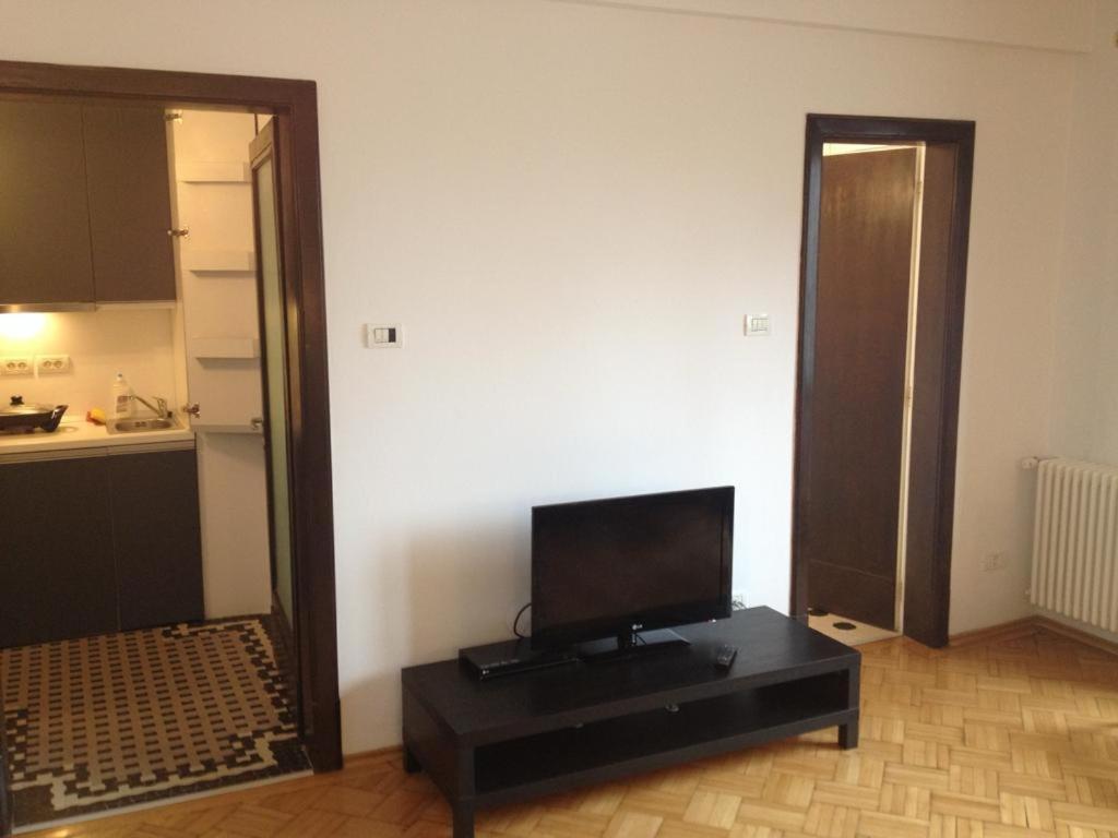 Central Studio Across From Intercontinental Bucharest Luaran gambar