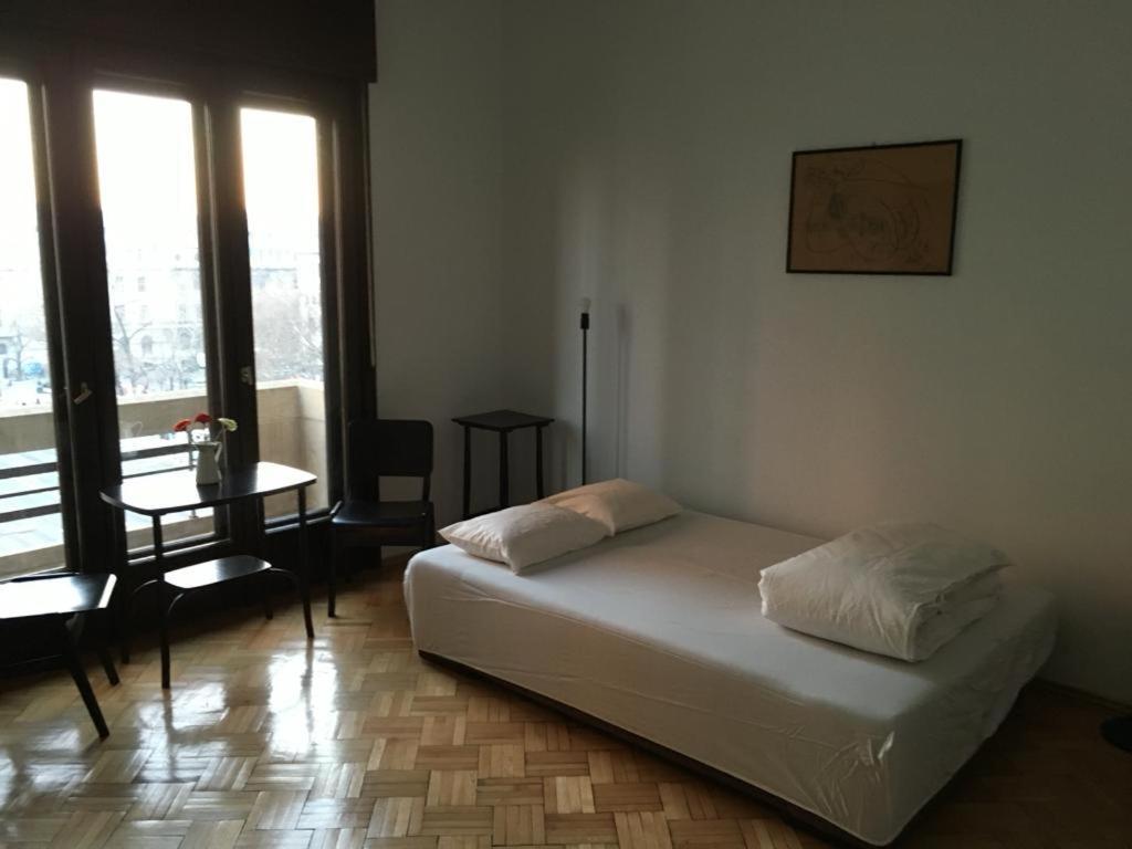 Central Studio Across From Intercontinental Bucharest Luaran gambar